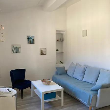 Bright And Airy For 2 Guests Near Marche Provencal * 昂蒂布