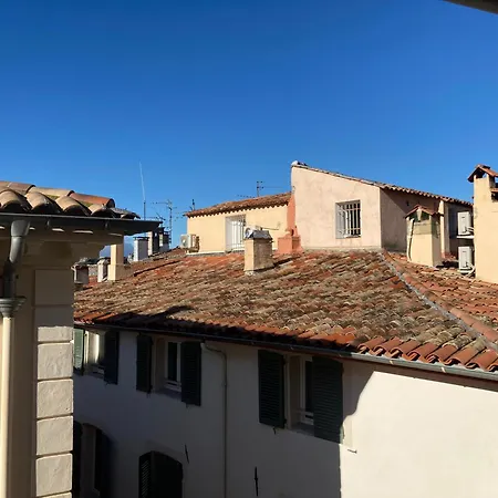 Bright And Airy For 2 Guests Near Marche Provencal